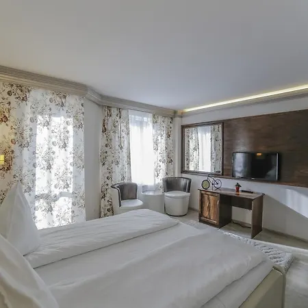Golden Spirit 3*